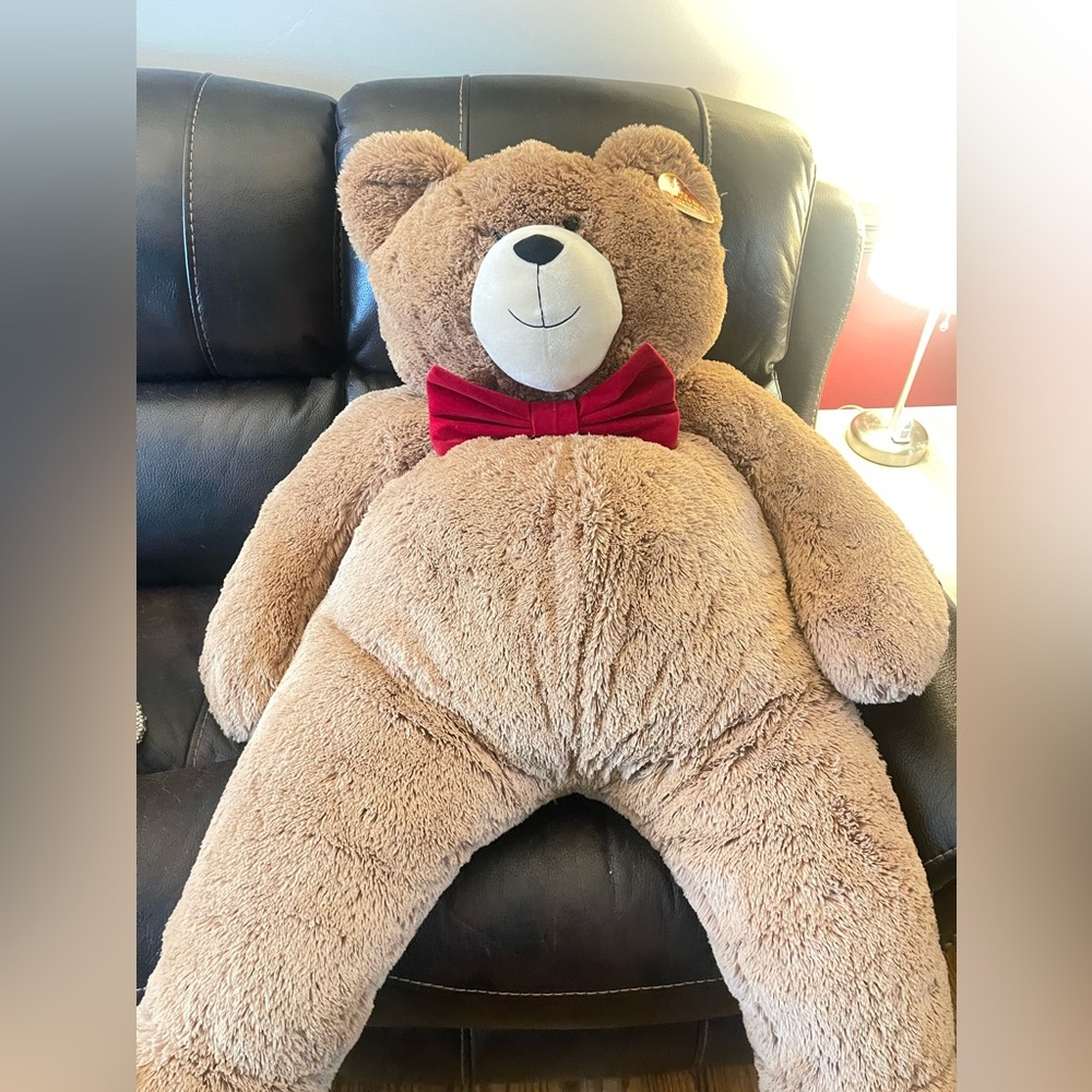 Vermont Teddy Bear Huge 4' Ft. 48" in.
Big Hunka Love w/ Red Bow (Retired)